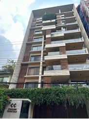2500sft Semi Furnished Apartment for Rent at Baridhara এর ছবি