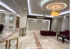 7500 sft Luxury Apartment for Rent at Baridhara এর ছবি